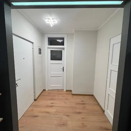 Downtown Admiral Apartment